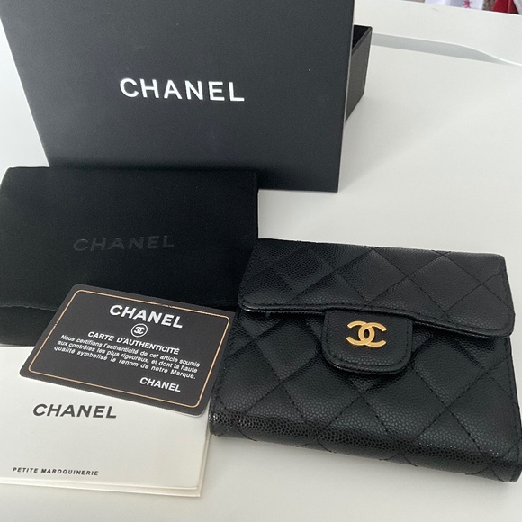 Chanel wallet - Picture 1 of 2
